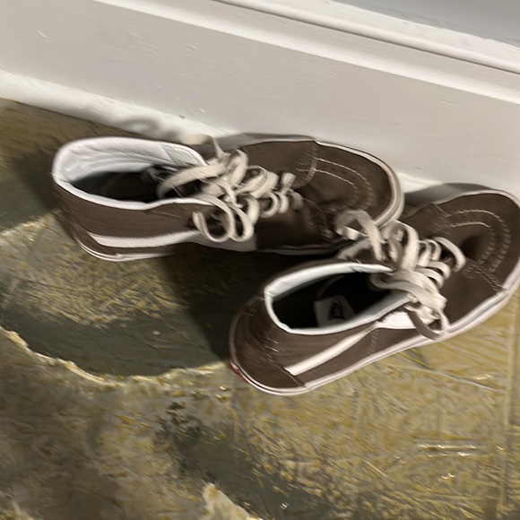 Vans - Picture 2 of 2